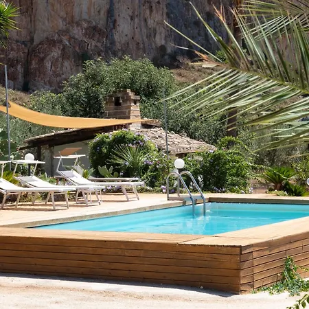 Nature's Embrace Holidays * Custonaci